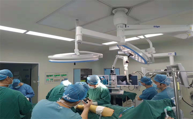 湘潭市足踝外科学习班—体验恒新天朗数字化手术室的“零距离”学习，“面对面”交流